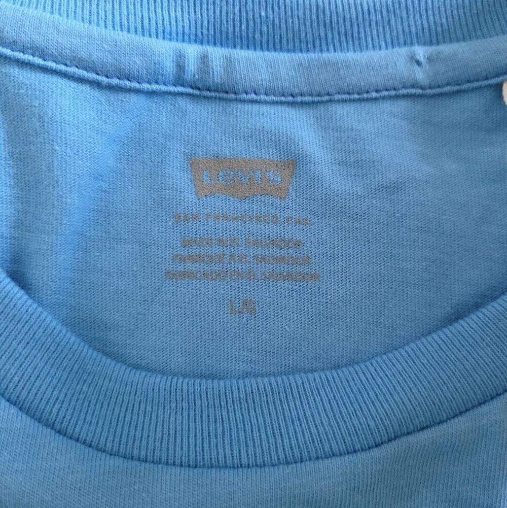 Levi's Wildflowers Graphic Logo Tee👕 - NWT - Picture 3 of 12
